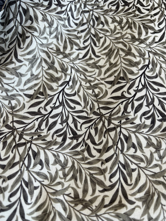 Ebony Suite- Best of William Morris by Barbara Brackman for Moda  - Porcelain 2 - 838513