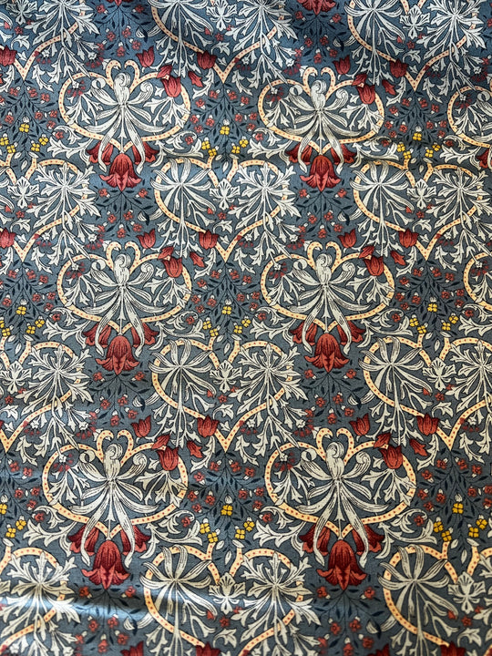 William Morris style - Country Floral - Nakamura Blush - by Nutex - 100% Cotton